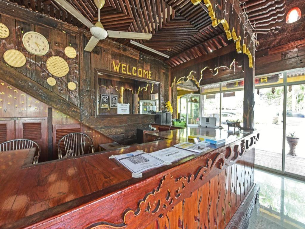 Super Oyo Capital O 90659 Raintown Timbers Hotel Taiping Esterno foto