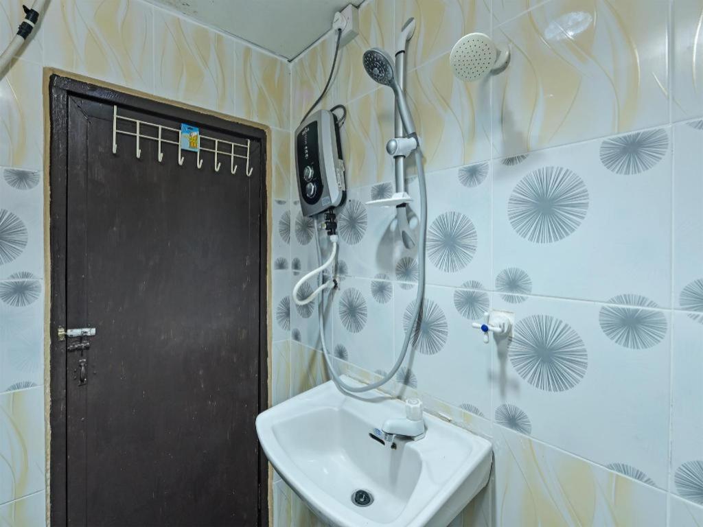 Super Oyo Capital O 90659 Raintown Timbers Hotel Taiping Esterno foto